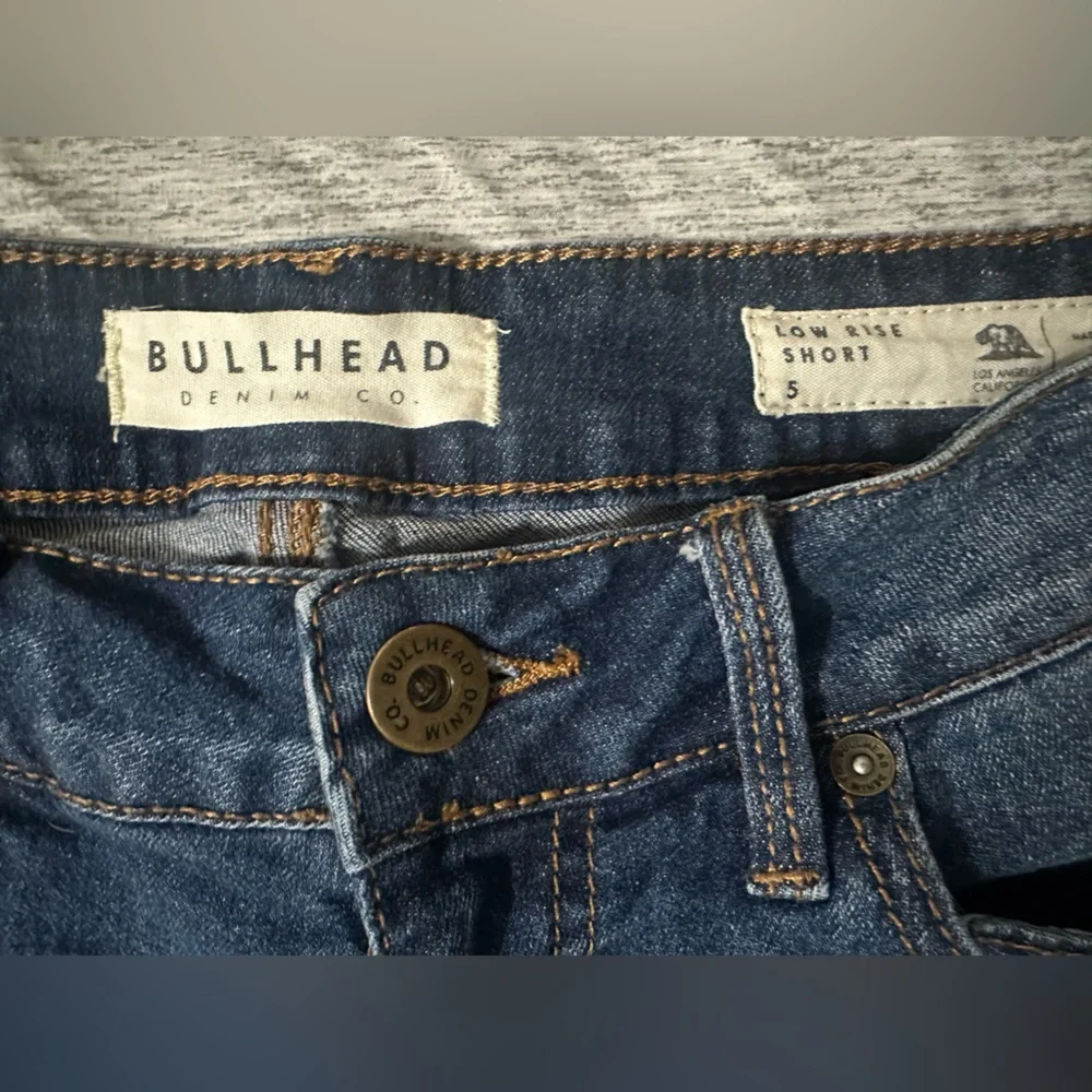 Bullhead Denim Co. Low Rise Cuffed Denim Shorts Size 5